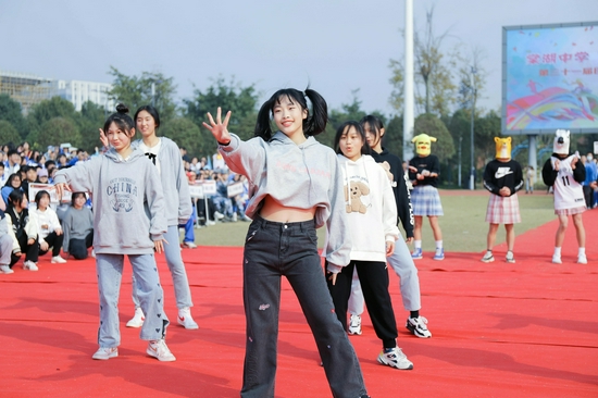 源于他独特